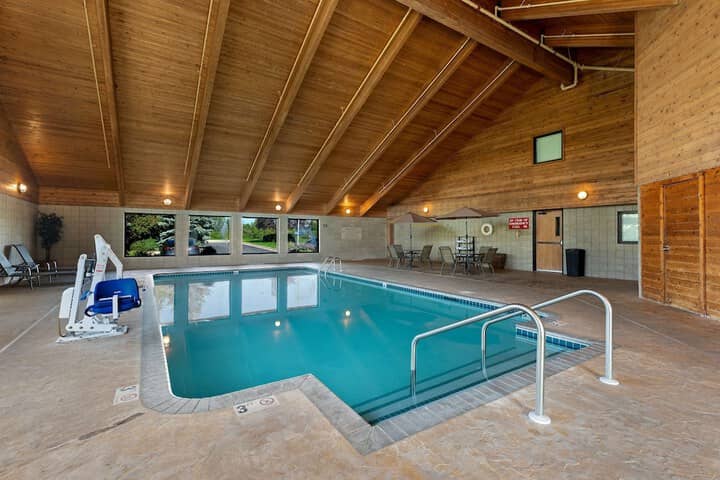 Pool 23 of 33