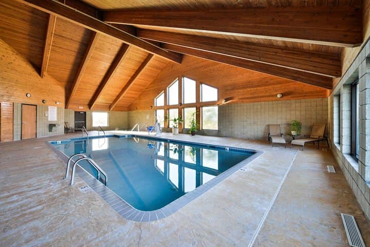 Pool 24 of 33