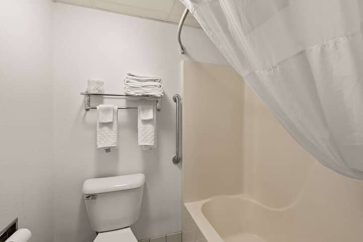 Room 20 of 33