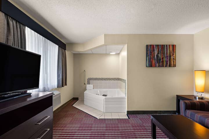 Room 12 of 33