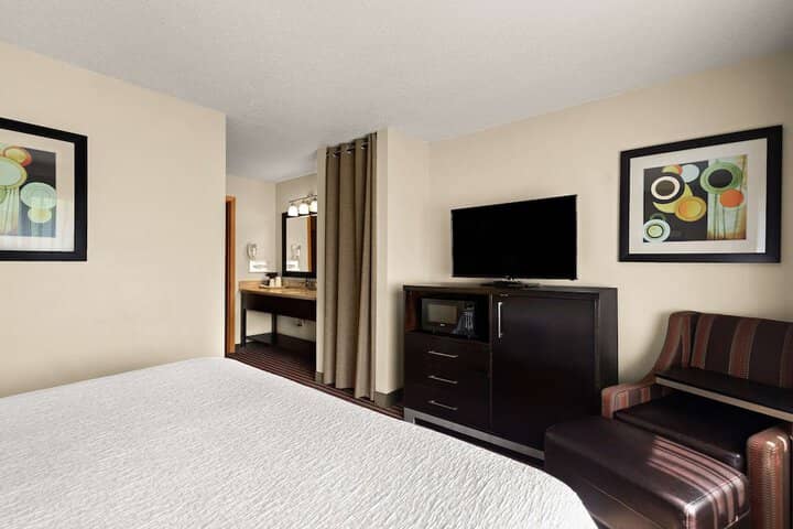 Room 6 of 33