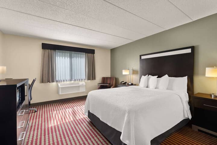 Room 10 of 33