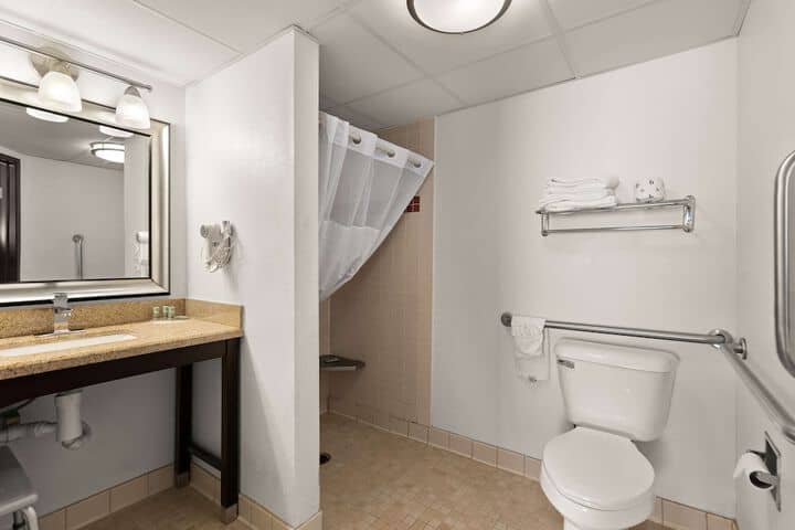 Room 21 of 33